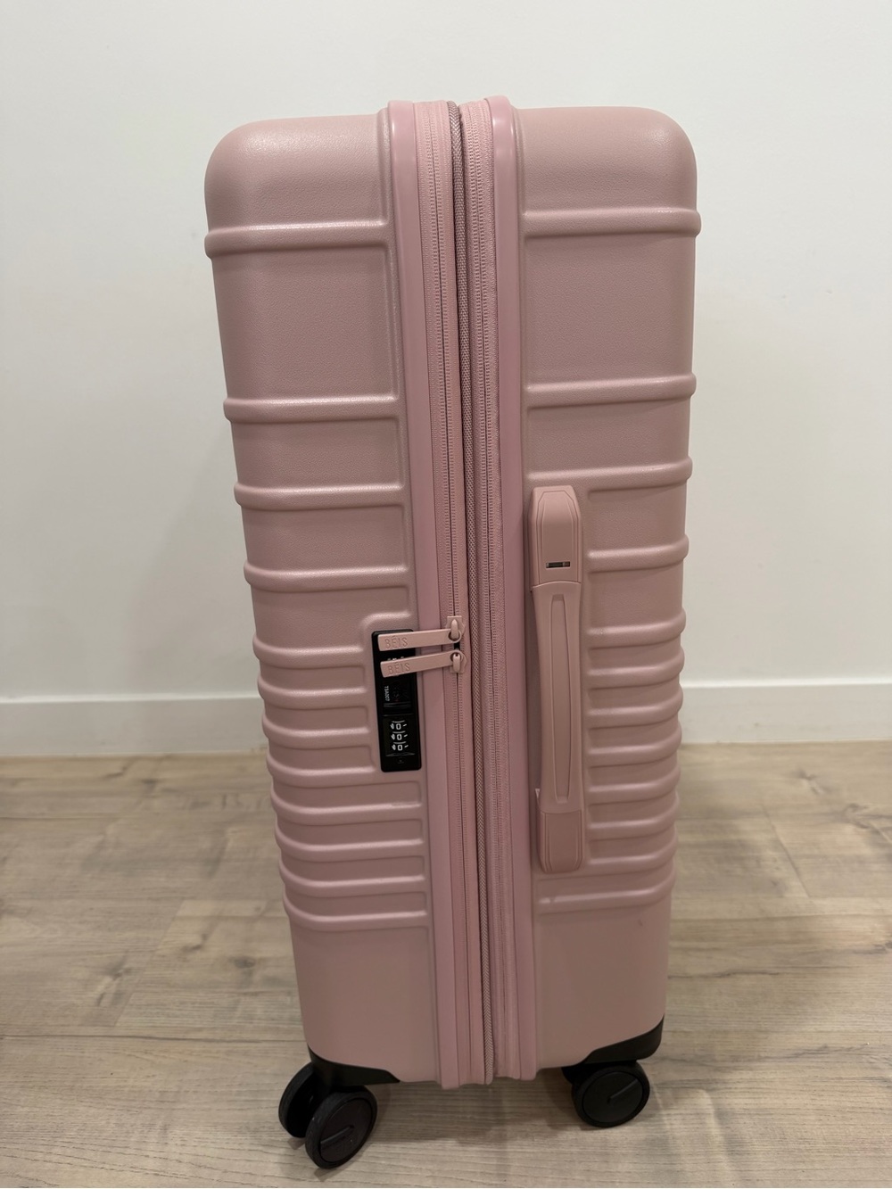 BEIS THE MEDIUM CHECK-IN ROLLER IN ATLAS PINK - Picture 2 of 4